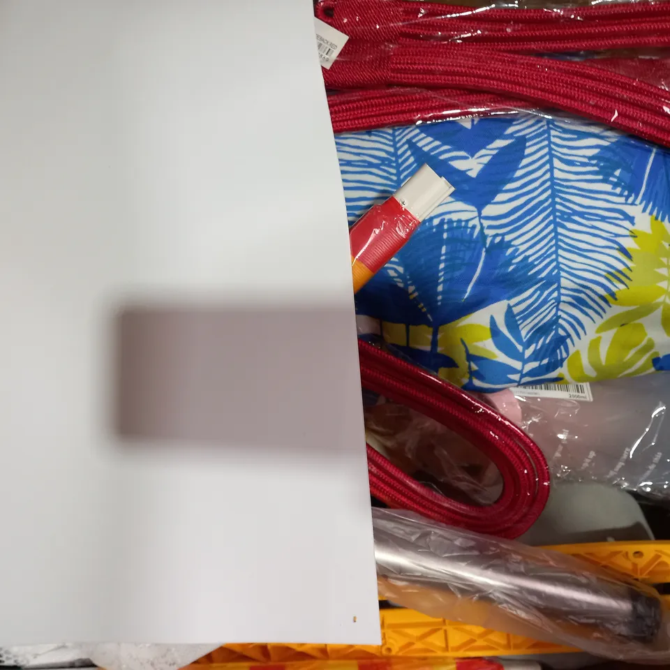 BOX OF APPROXIMATELY 15 ASSORTED HOUSEHOLD ITEMS TO INCLUDE 8" X 10" STRETCHED CANVAS, CRICUT EASY PRESS MAT, TOILET ROLL HOLDER, ETC