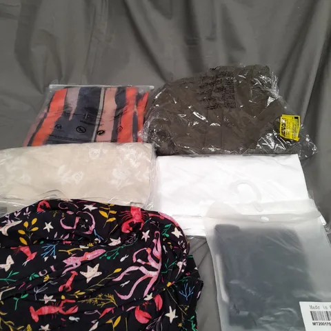 LARGE QAUNTIITY OF ASSORTED CLOTHING ITEMS IN VARIOUS SIZES AND COLORS TO INCLUDE DRESSES, T-SHIRTS AND SOCKS