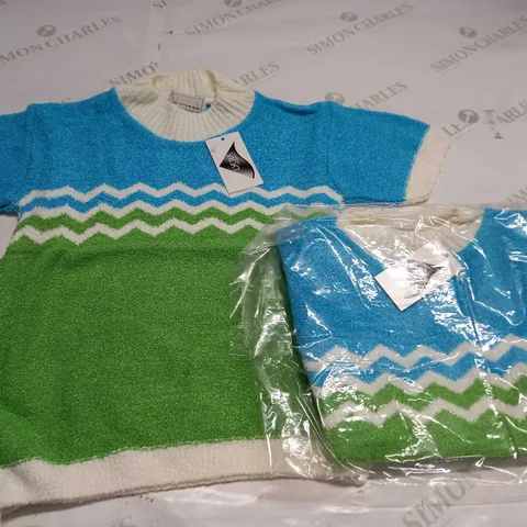 LOT OF 10 TARATATA GREEN AND BLUE ROUND NECK JUMPERS - SIZE UNSPECIFIED