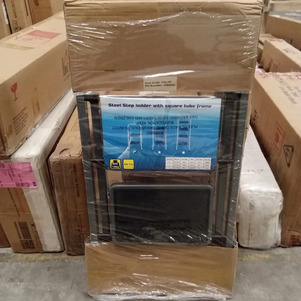 BOXED STEEL STEP LADDER WITH SQUARE TUBE FRAME