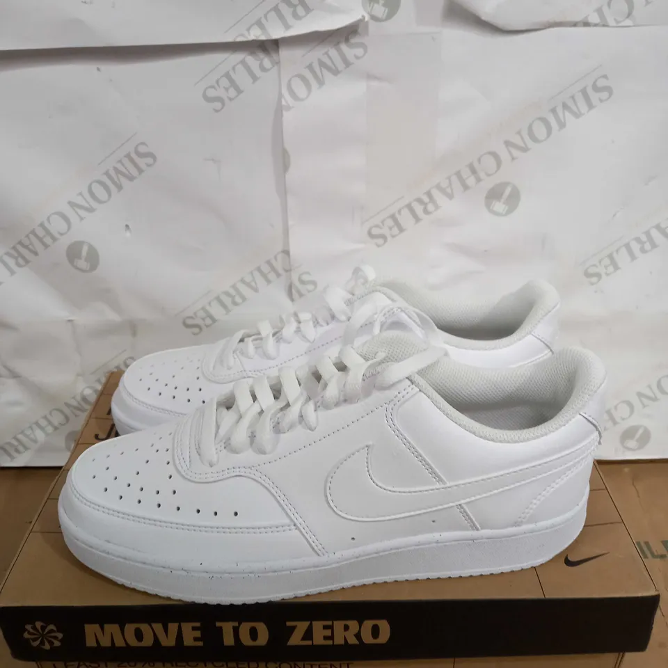 BOXED PAIR NIKE COURT VISON WHITE TRAINERS SIZE 8