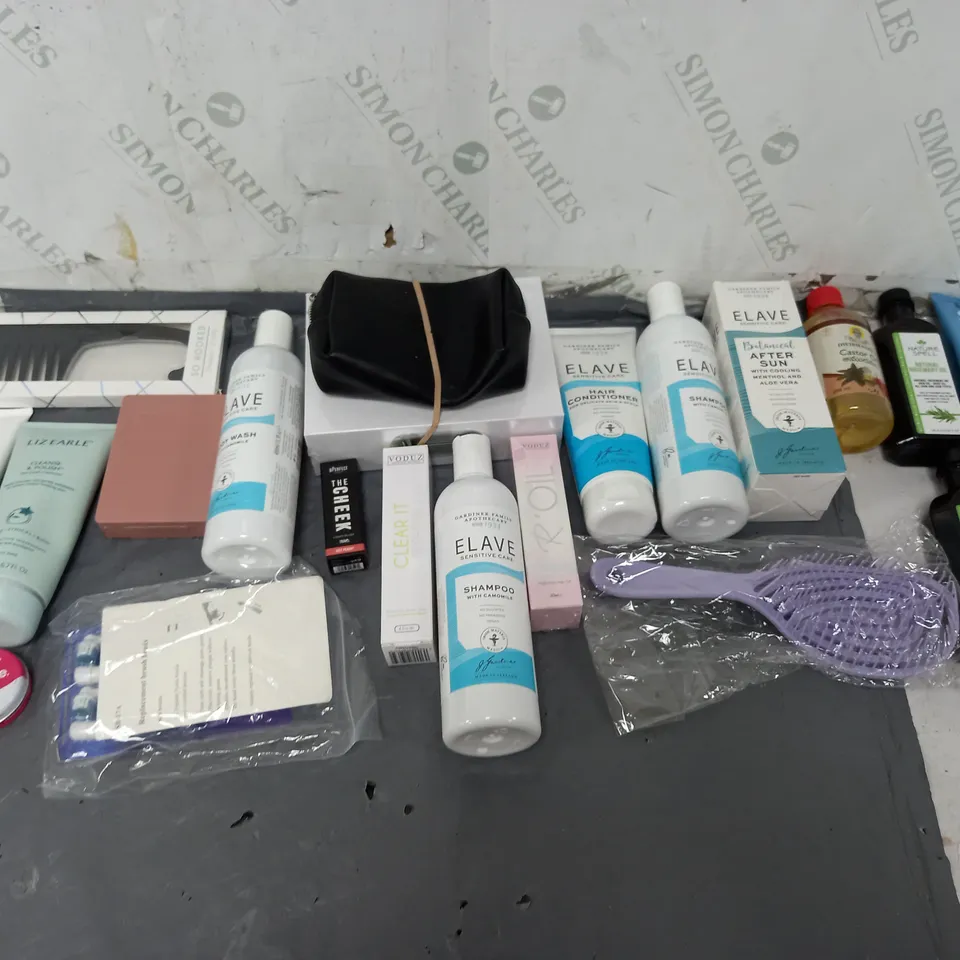 BOX OF APPROXIMATELY 12 ASSORTED COSMETIC ITEMS TO INCLUDE -ELAVE AFTER SUN - LIZ EARLE CLEANSER - VODUZ COMB ETC. 