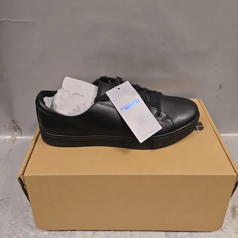 BOXED PAIR OF SHOE FOR CREWS LOW RIDER SHOES - 10