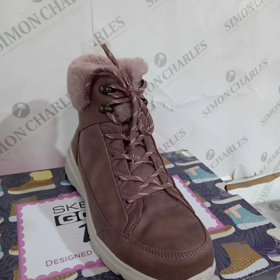 SKECHERS GLACIAL ULTRA COZYLY BOOTS, MAUVE - SIZE 6.5