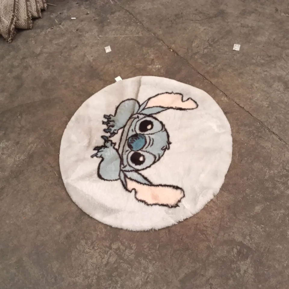 STILLAGE TO CONTAIN APPROXIMATELY 10X DESIGNER AREA RUGS