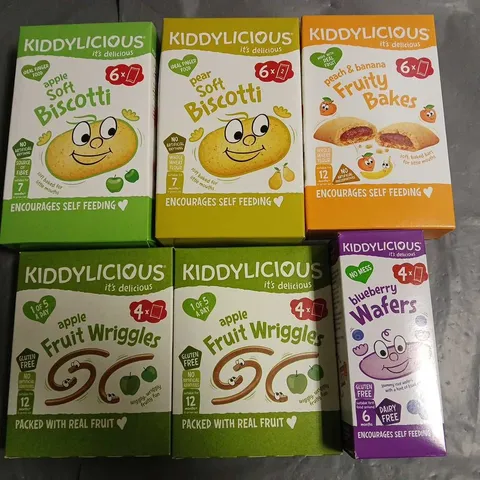 LOT OF 6 ASSORTED KIDDYLICIOUS ITEMS TO INCLUDE FRUITY BAKES AND BISCOTTI