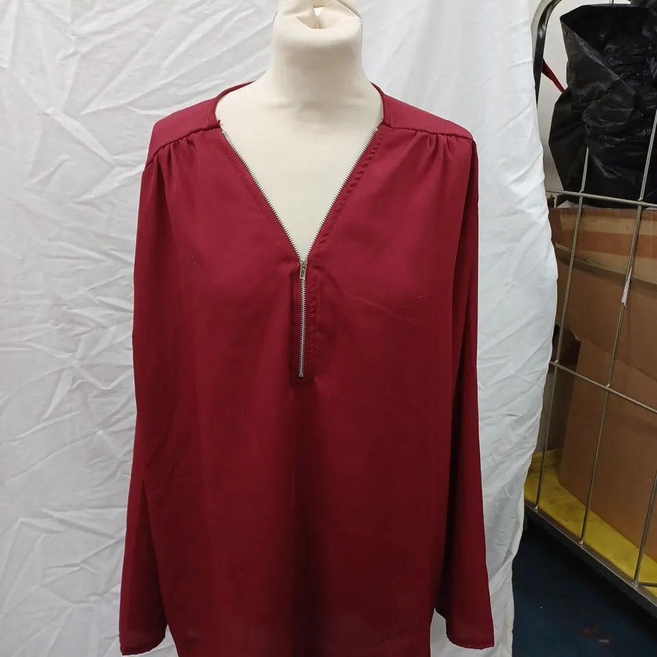 RED LONG SLEEVE TSHIRT WITH ZIP