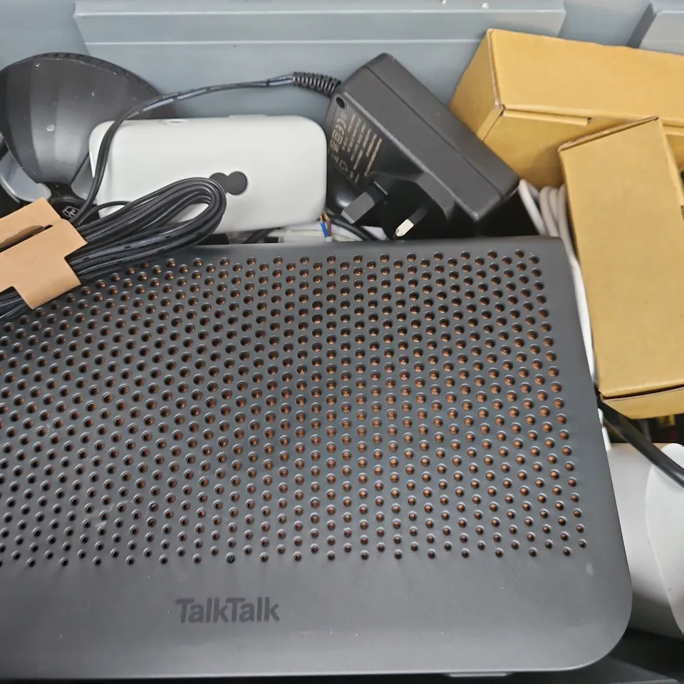 APPROXIMATELY 15 ASSORTED HOUSEHOLD ITEMS TO INCLUDE SKY REMOTES, BT HUB, HOME PHONE ADAPTOR, ETC