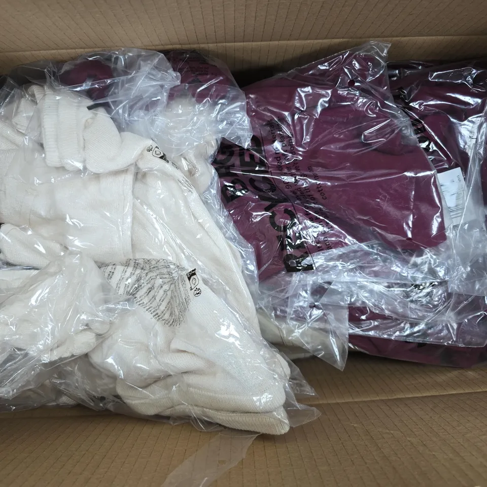 APPROXIMATELY 20 ASSORTED CLOTHING ITEMS IN VARIOUS SIZES, COLOURS & STYLES TO INCLUDE KNOT SHPULDER TOP, BAT MOTO JACKET, ISLA KNIT MINI SKIRT, ETC