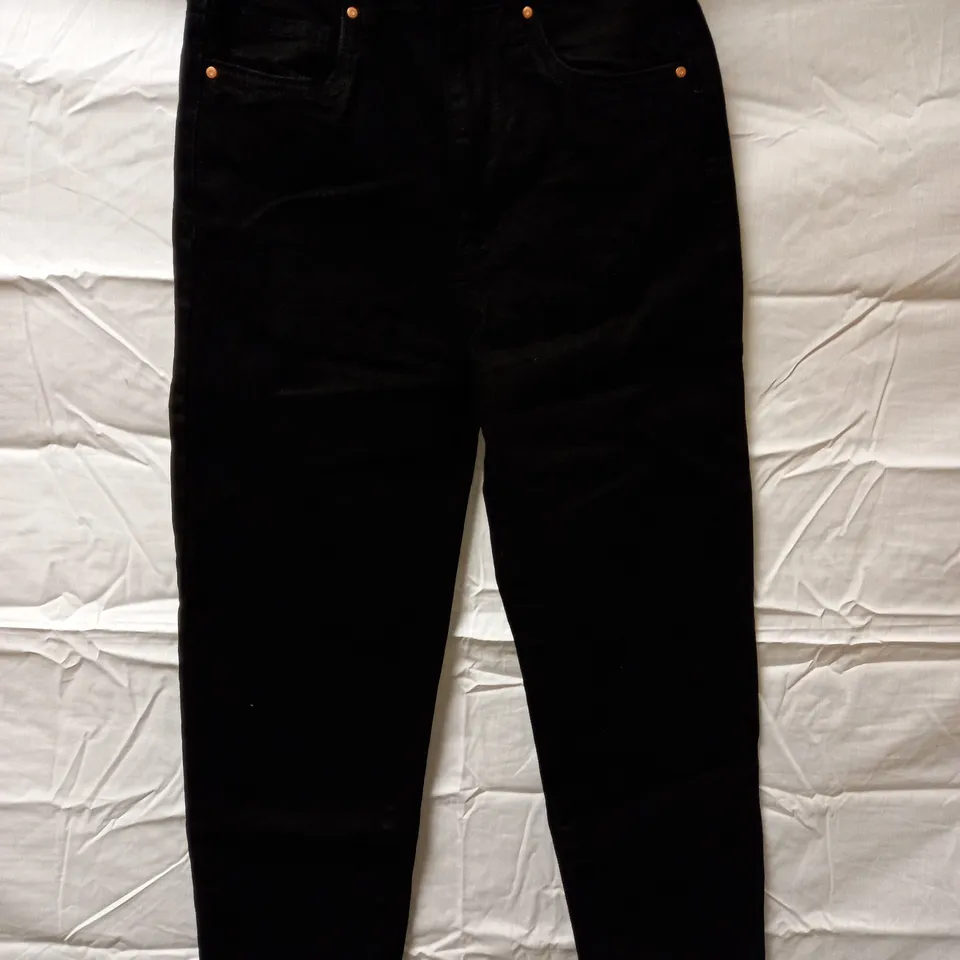 BOX OF APPROX 25 BRAND NEW COTTON:ON STRETCH MOM JEANS - BLACK SIZE AUS 6