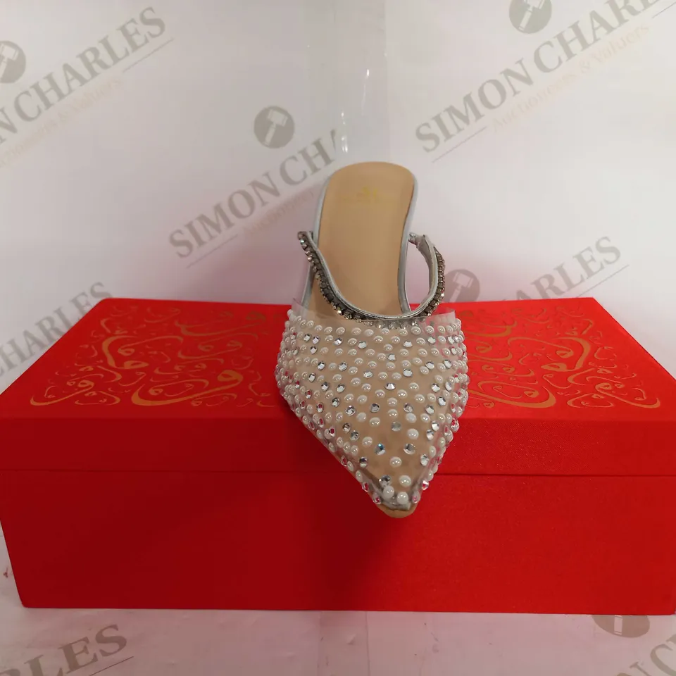 MERYEM SAIDI HEELED SANDAL WITH CLEAR FEET COVER - EU 38