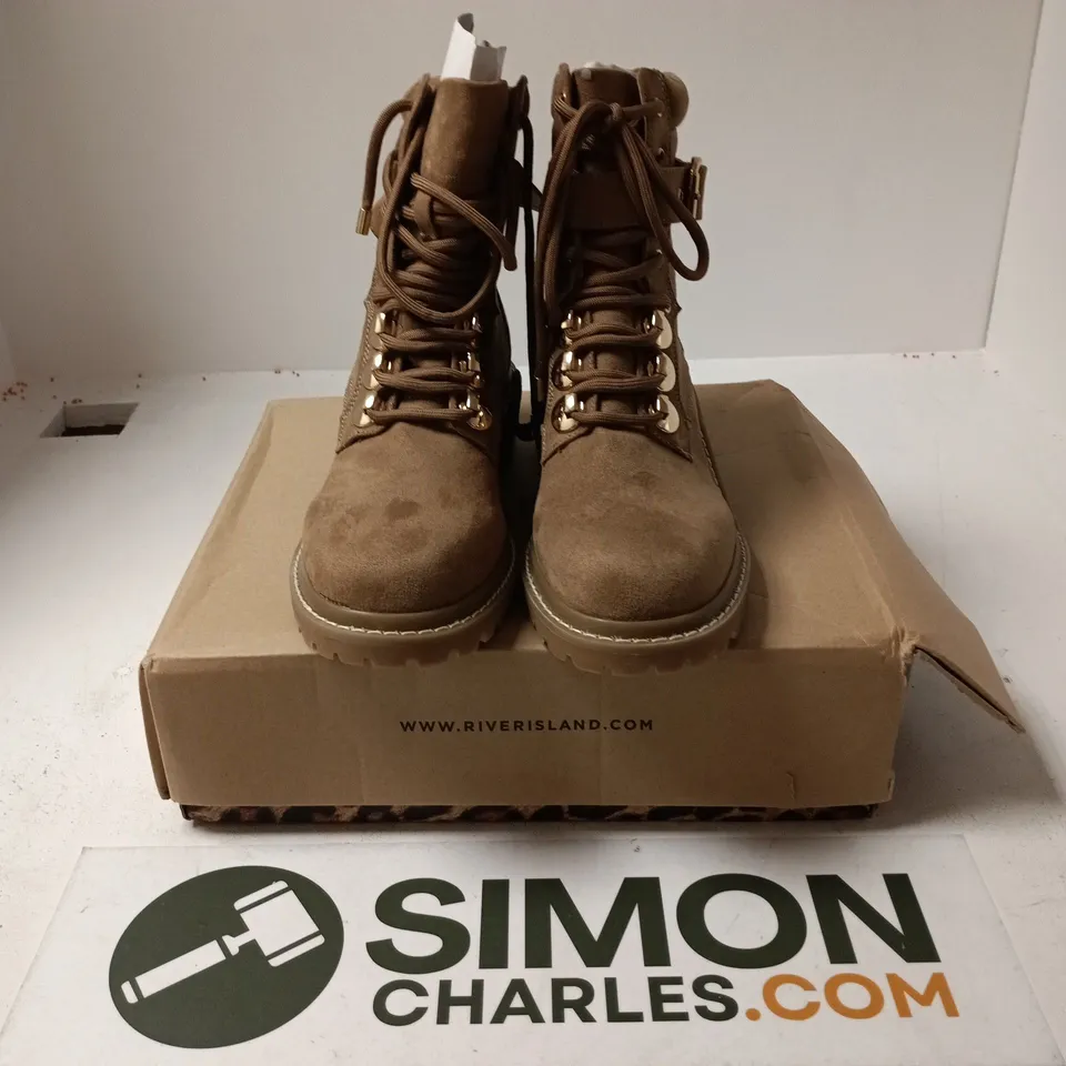 BOXED PAIR OF RIVER ISLAND WAFFLE BOOTS IN BEIGE - UK 8