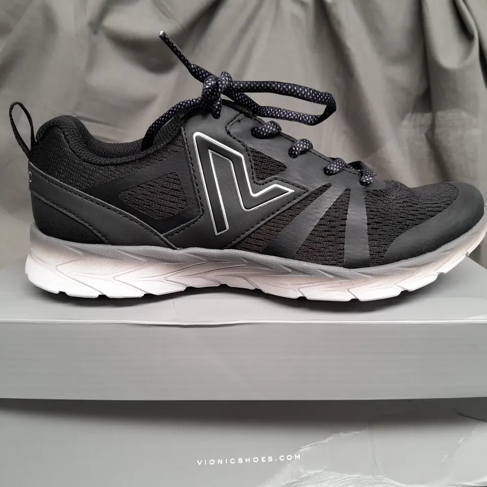 BOXED VIONIC 335 MILES BLACK MESH TRAINERS - UK 6 