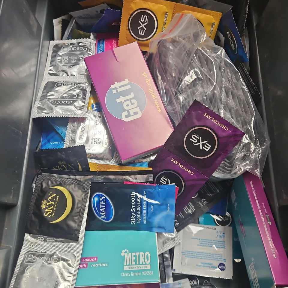 APPROXIMATELY 30 ASSORTED CONDOM & LUBRICANT PRODUCTS
