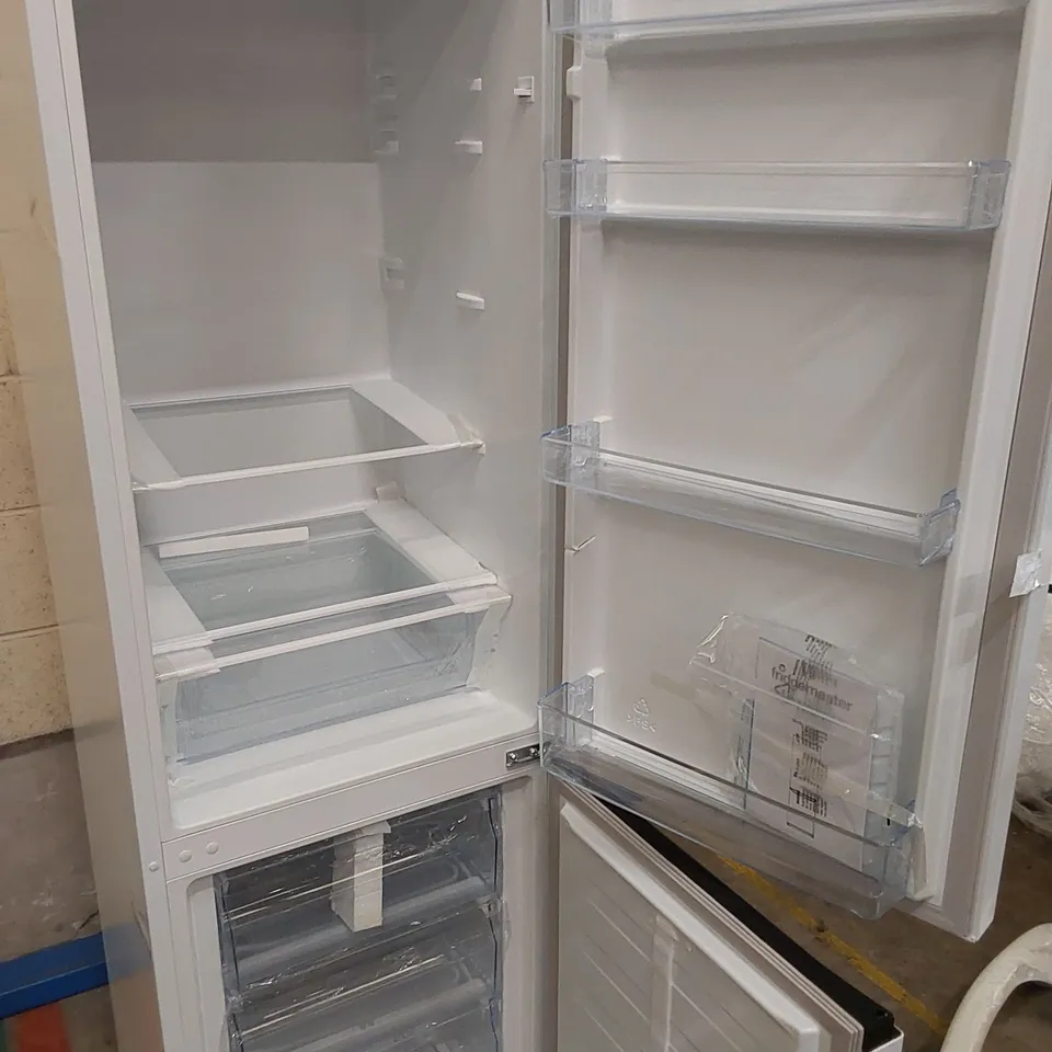 FRIDGEMASTER FREESTANDING 70/30 FRIDGE FREEZER IN WHITE, MODEL: MC55265AF