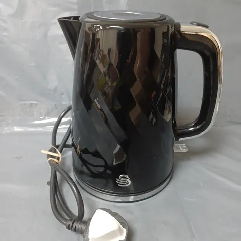 SWAN SK14611BLK WINDSOR 1.7L TEXTURED KETTLE - BLACK