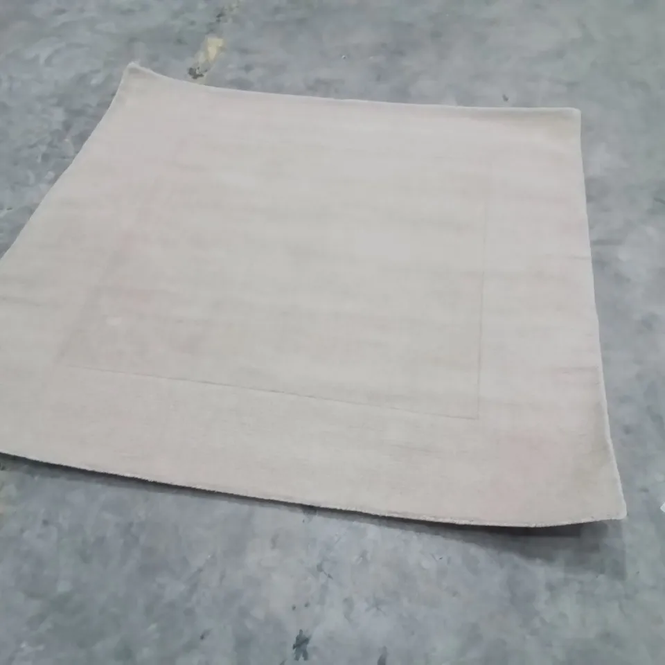 QUALITY DESIGNER AREA RUG - APPROXIMATELY  200x200cm