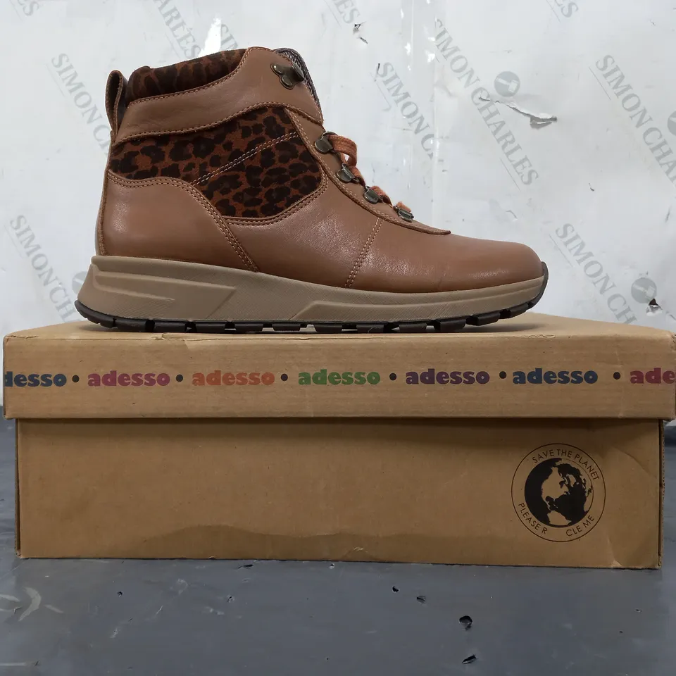 BOXED PAIR OF ADESSO ANKLE BOOTS IN TAN/LEOPARD PRINT SIZE 6