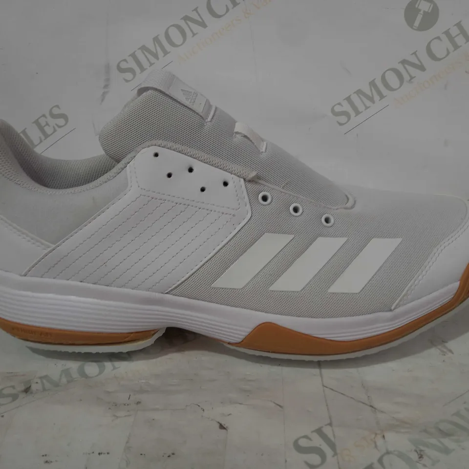 BOXED PAIR OF ADIDAS SPIKE SPORT SHOES IN WHITE UK SIZE 12