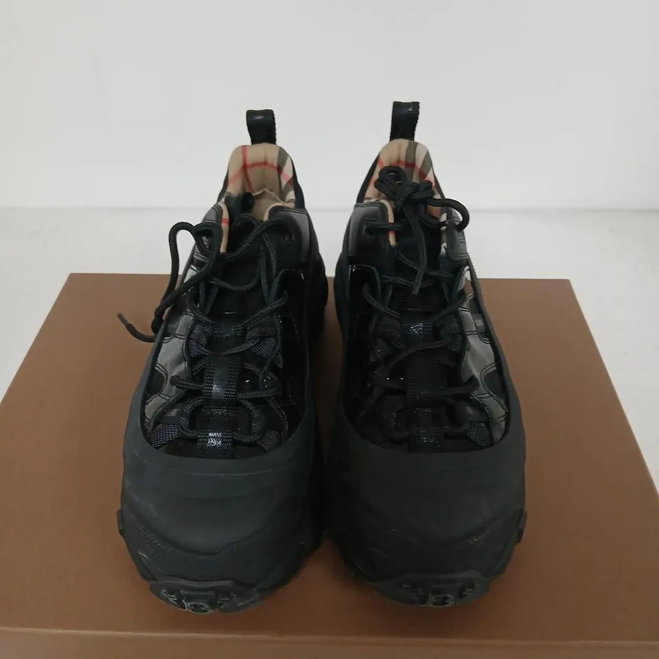 BURBERRY LOW TOP SNEAKER – BLACK, UK 4.5 (EUR 37.5)