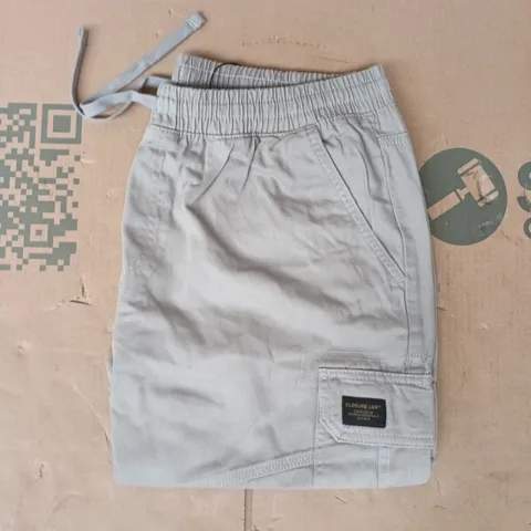 CLOSURE UTILITY CARGO SHORTS IN GREY SIZE LARGE