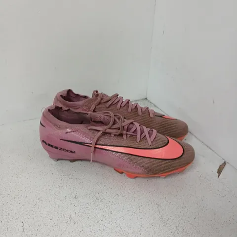NIKE PINK MEN'S FOOTBALL BOOTS (UK 10)– USED