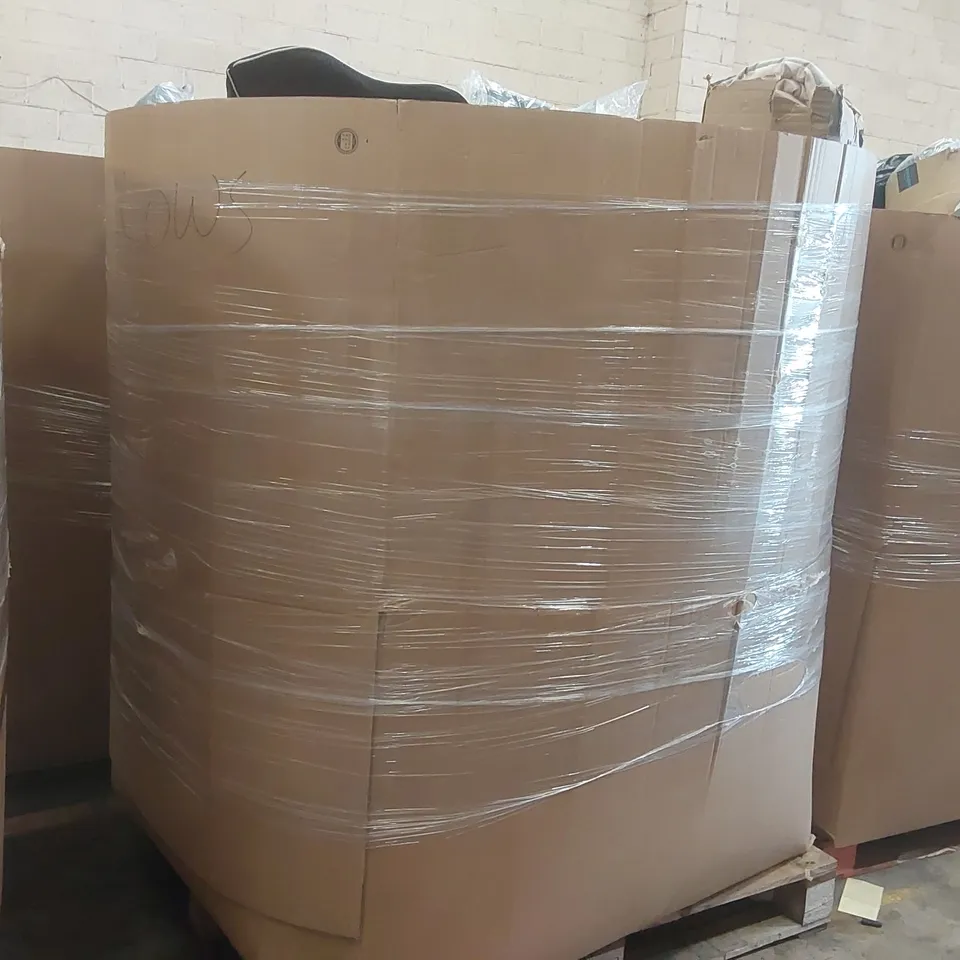 PALLET CONTAINING A VERY LARGE QUANTITY OF ASSORTED PILLOWS AND RELATED BEDDING/COMFORT PRODUCTS ECT