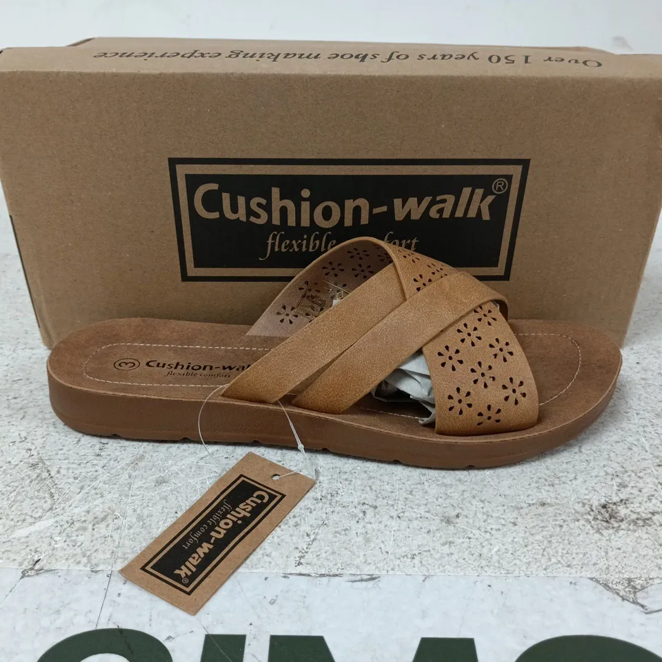 BOXED PAIR OF CUSHION-WALK CHARLOTTE SANDALS IN BEIGE - SIZE 3