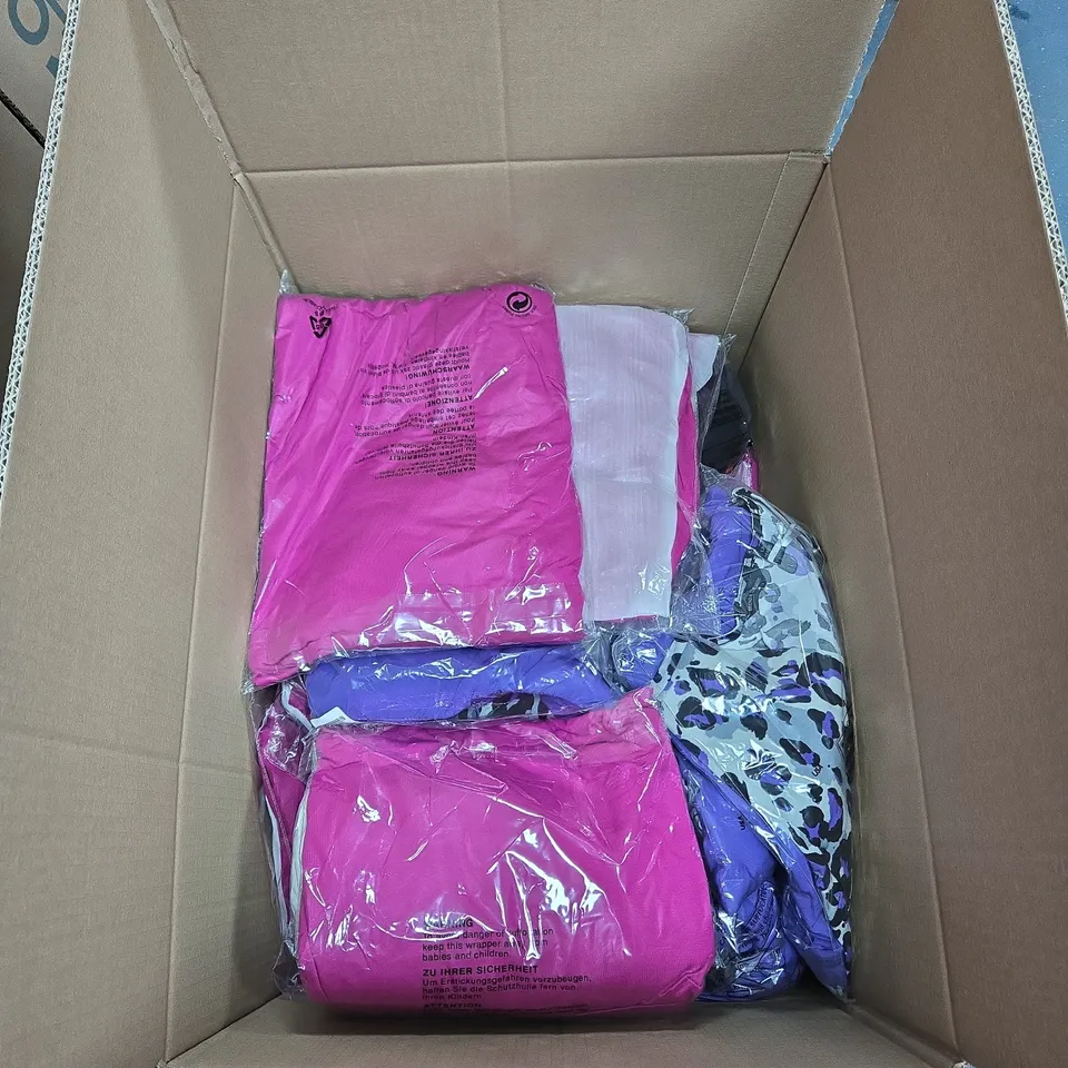 BOX OF APPROXIMATELY 25 X ASSORTED CLOHTING ITEMS TO INCLUDE BRENDA EDWARDS, NINA LEONARD ETC