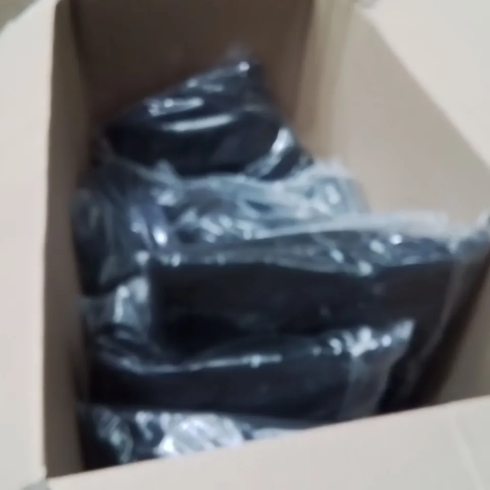 BOXED BRAND NEW APPROXIMATELY 15 CAPSULE BLACK TAPERED TROUSERS SIZE 18L