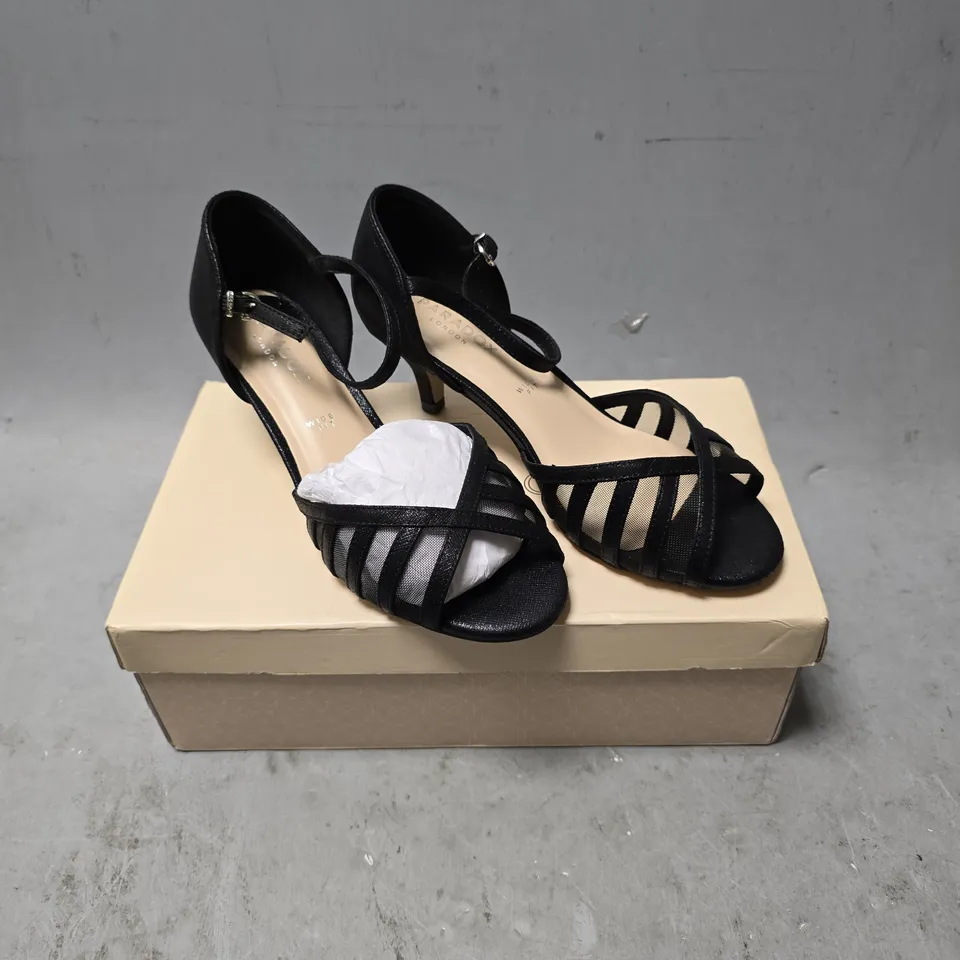 BOXED PAIR OF PARADOX EVELYN WIDE FIT SHOES - 4