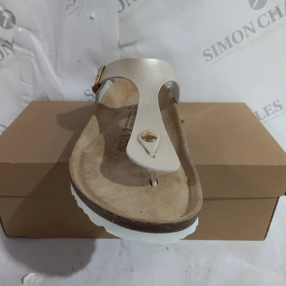 BONOVA IBIZA PEARL SHINE FOOTBED SANDAL SIZE 7