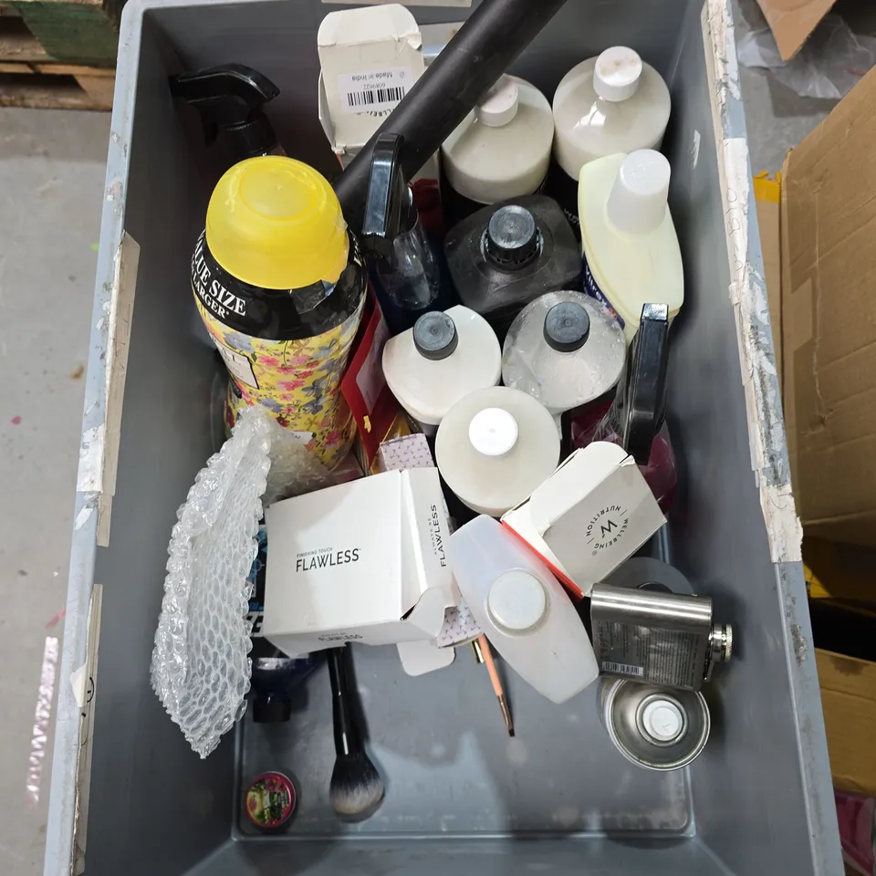 BOX OF APPROXIMATELY 25 LIQUID ITEMS TO INCLUDE: WATERLESS WASH+WAX AND PATIO, PATH AND DECKING CLEANER