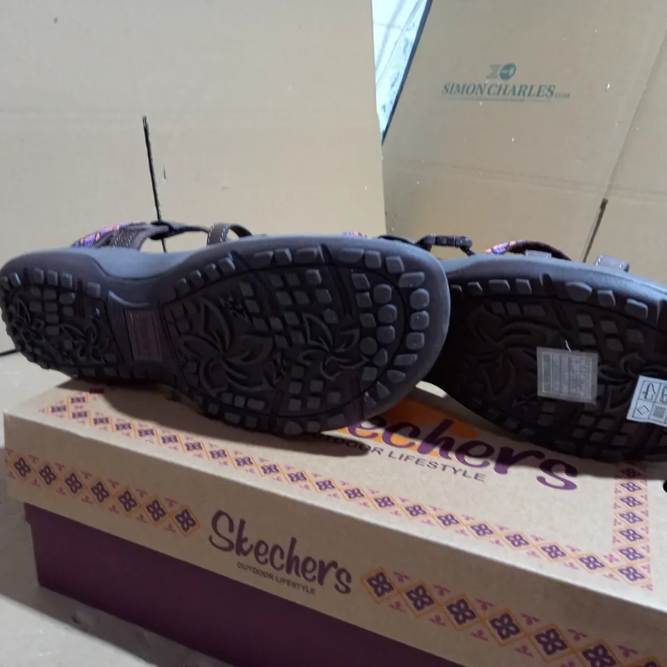 PAIR OF BOXED SKECHERS REGGAE SLIM VACAY STRAPPY ADJUSTABLE SLINGBACK SHOES SIZE 7
