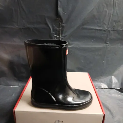  BOXED PAIR OF HUNTER KIDS FIRST CLASSIC GLOSS WELLINGTON BOOTS –  UK 12 