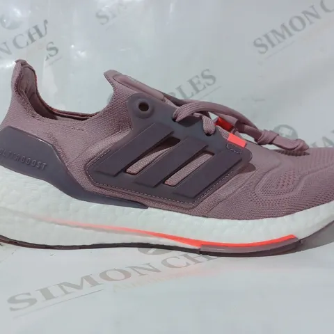 BOXED PAIR OF ADIDAS ULTRABOOST 22 W SHOES IN FUCHSIA COLOUR UK SIZE 8