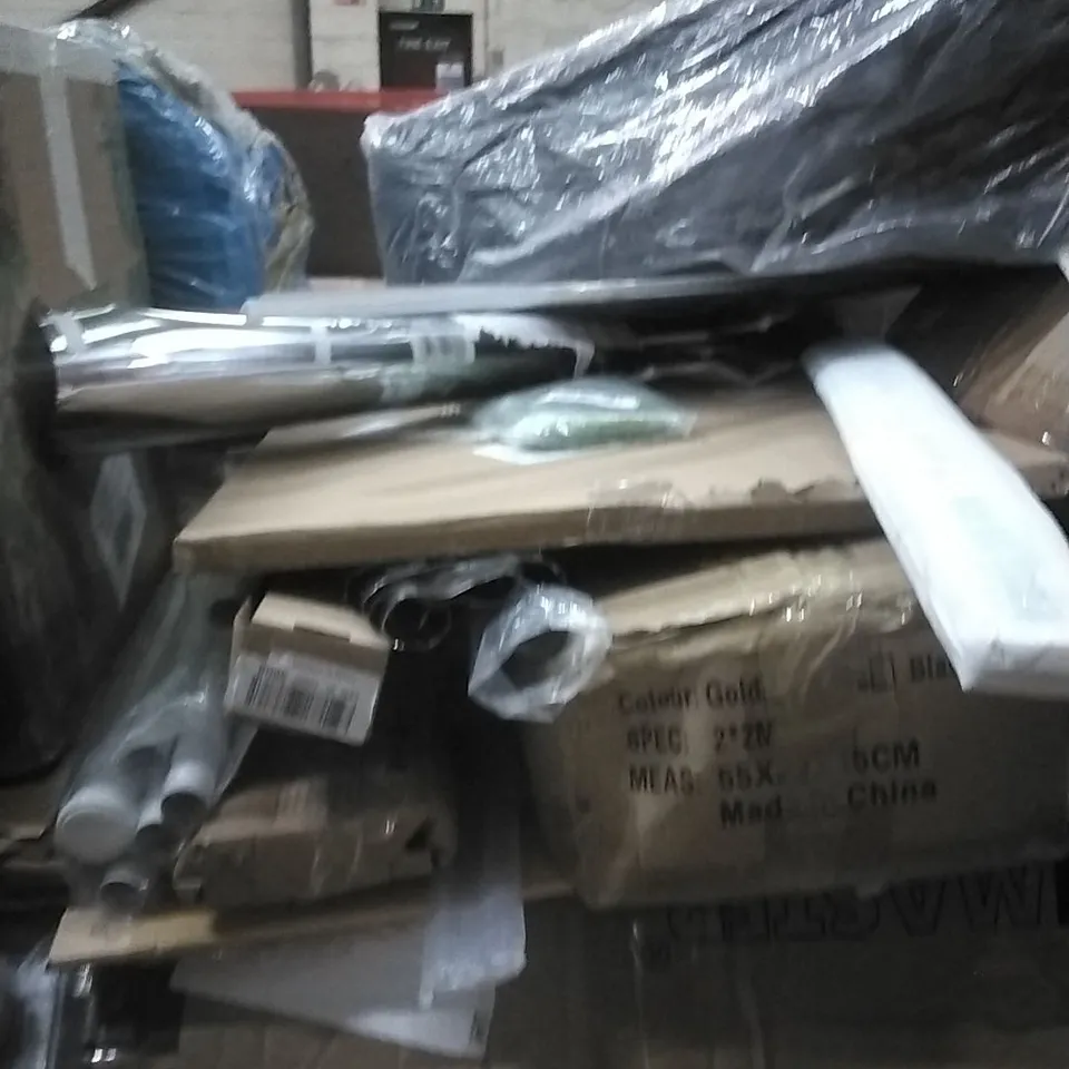 PALLET OF ASSORTED ITEMS TO INCLUDE; SMALL RUG/MAT, WINDOW FILM