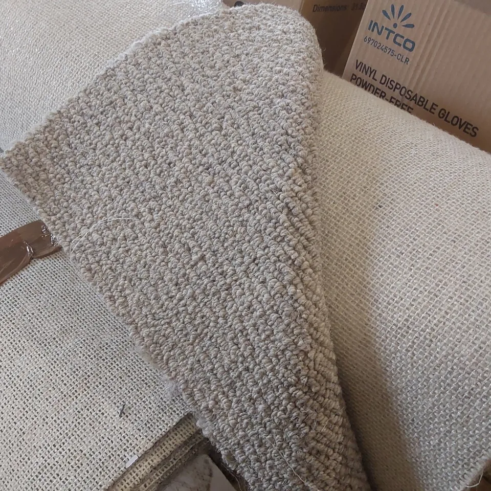 ROLL OF QUALITY HEATHCOTE WEAVE HAZEL CARPET - APPROXIMATELY 4 x 4.67m