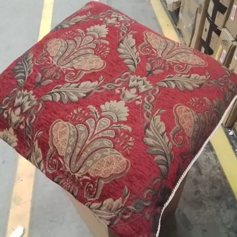 BOX CONTAINING 4 SHIRAZ SQUARE SCATTER CUSHIONS