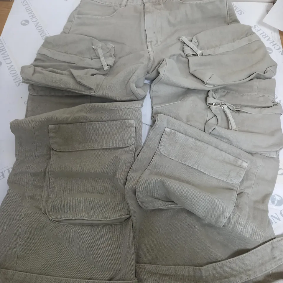 ZARA RELAXED 09 CARGOS IN GREY - UK 31