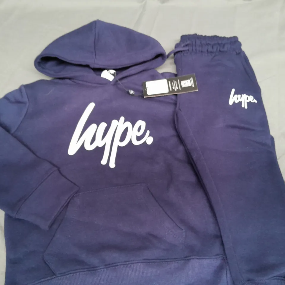 HYPE NAVY SCRIPT KIDS TRACKSUIT - 7/8 YEARS