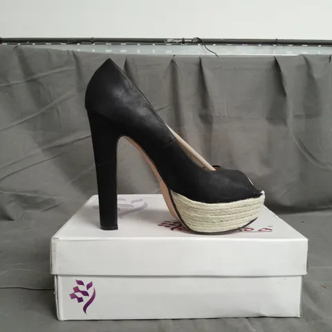 APPROXIMATELY 10 BOXED PAIR OF BLACK HEELED OPEN TOE SHOES IN VARIOUS SIZES TO INCLUDE SIZE 38EU