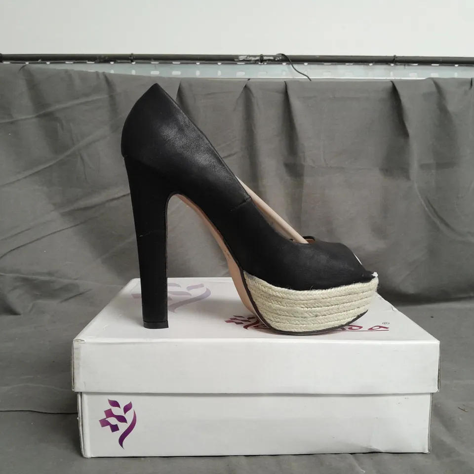 APPROXIMATELY 10 BOXED PAIR OF BLACK HEELED OPEN TOE SHOES IN VARIOUS SIZES TO INCLUDE SIZE 38EU 