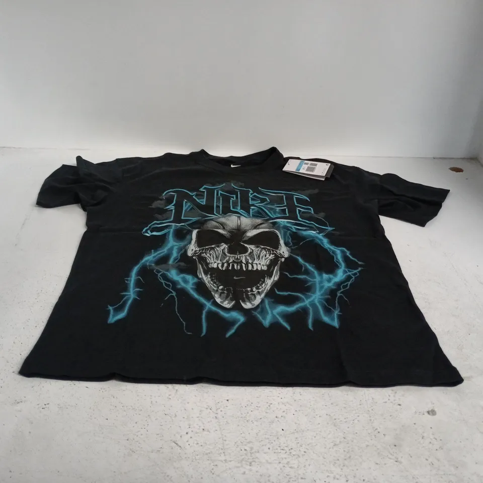 NIKE MENS BLACK BASKETBALL THEMED T SHIRT MEDIUM