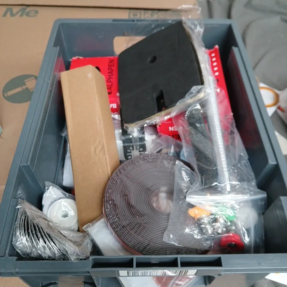 APPROXIMATELY 15 ASSORTED HOUSEHOLD PRODUCTS TO INCLUDE ALPHAPEN BALLPOINT PENS SINGLE BLANK PLATE AND TAUNDRY DETERGENT SHEETS