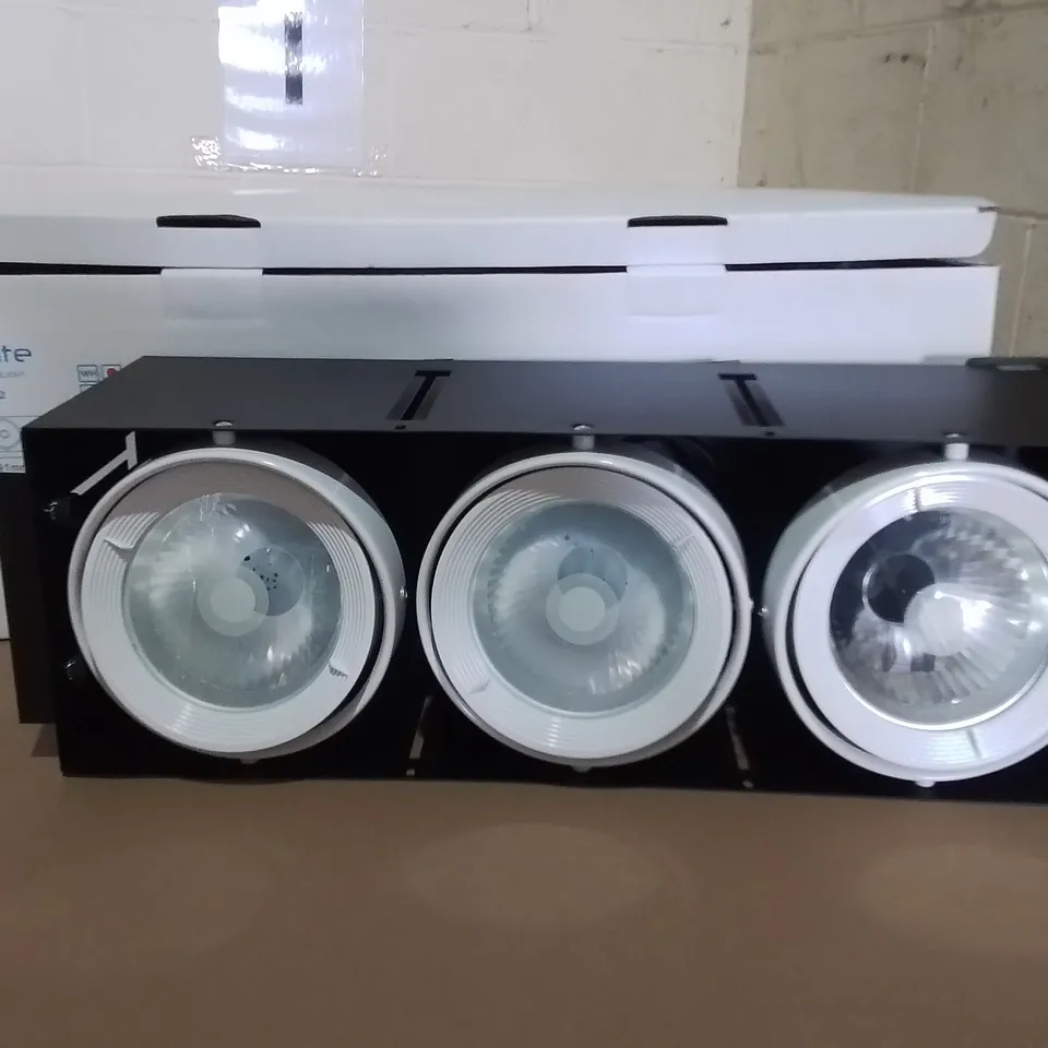 PALLET CONTAINING 32 BOXED EMCOLITE CDMT RIMLESS DOWNLIGHTS