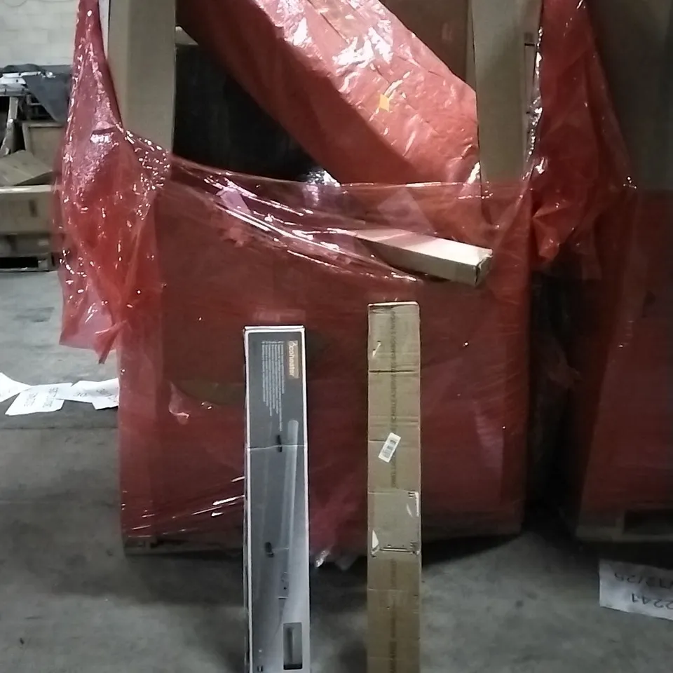 PALLET OF HOUSEHOLD ITEMS TO INCLUDE SLIMLINE HEATER WITH THERMOSTAT, TOWEL LADDER, BIKE FENDER AND OTHER ASSORTED ITEMS...