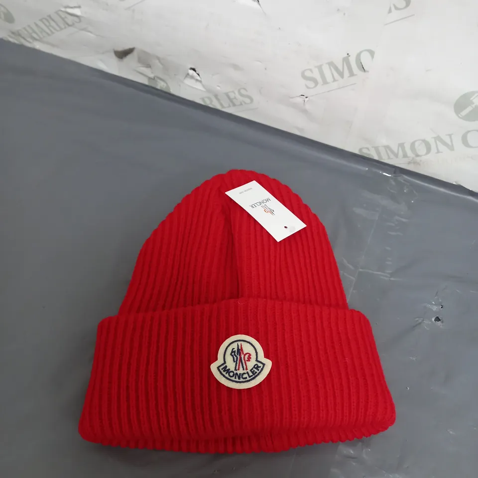 MONCLER BEANIE HAT IN RED 