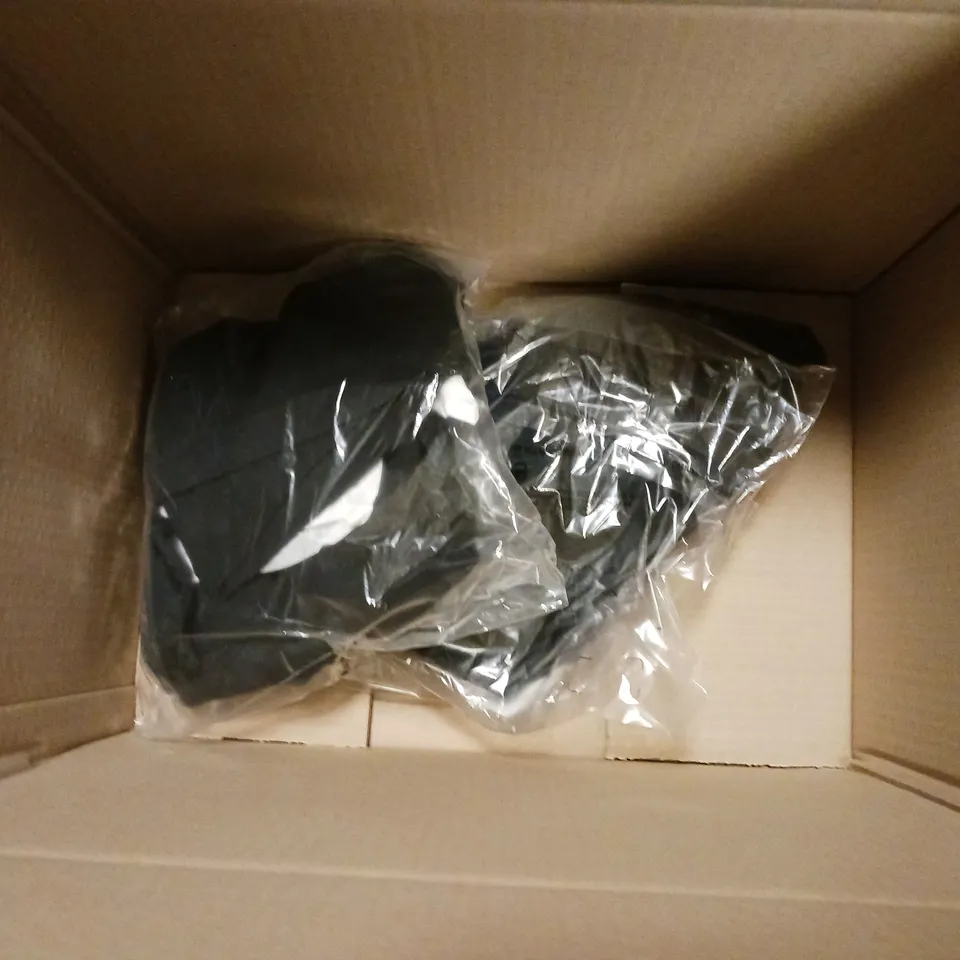 BOX OF APPROXIMATELY 5 ASSORTED ITEMS TO INCLUDE - LUKE BOOK BAG , BLUEY WEDDING TIME , LOREAL PARIS PLUMPING GLOSS ETC