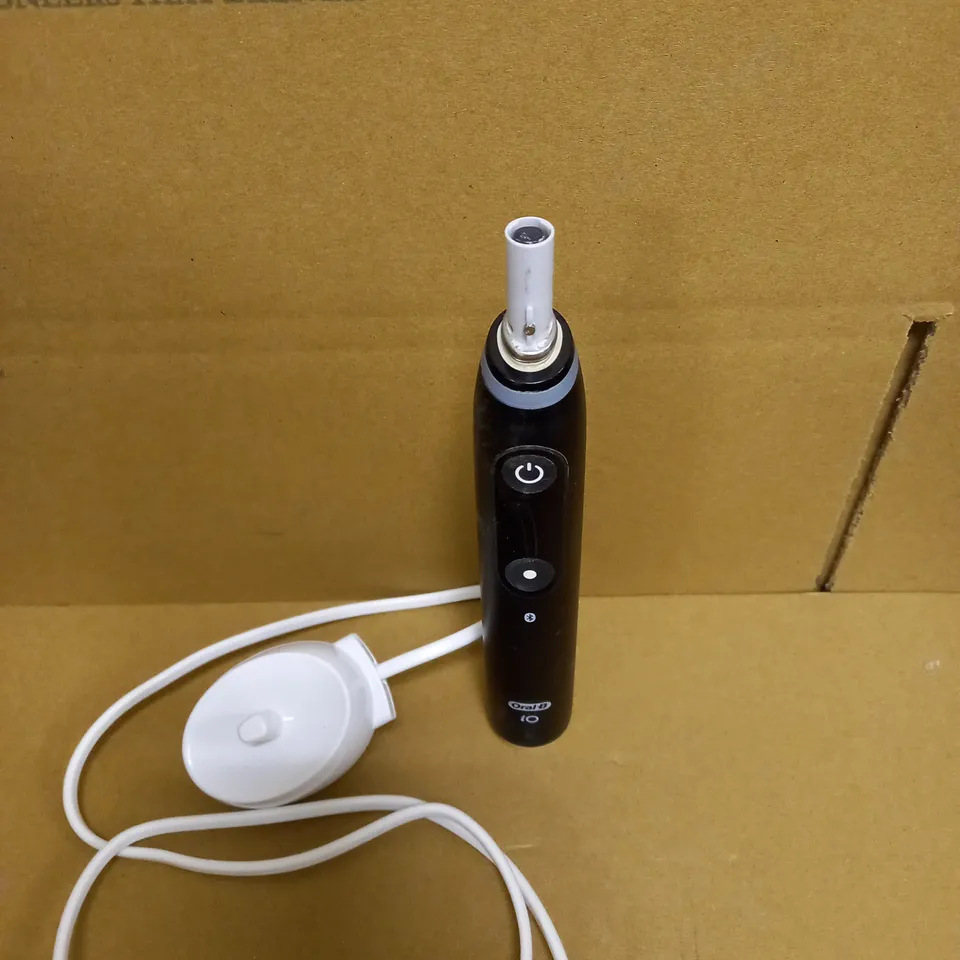 ORAL-B LIMITED EDITION IO - 8 - ELECTRIC TOOTHBRUSH RECHARGEABLE DESIGNED